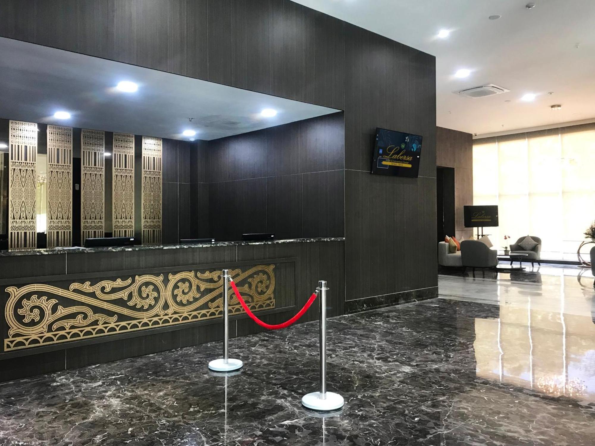 Labersa Hotel & Convention Center Samosir Sinapuran Bagian luar foto
